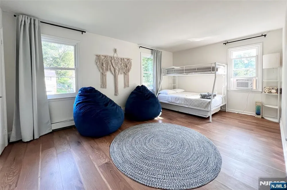 85 Lakeshore Drive Oakland, NJ 07436