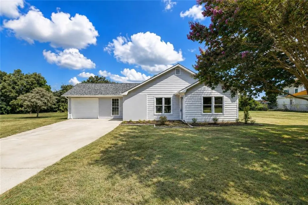 2725 Milton Bryan Drive Loganville, GA 30052