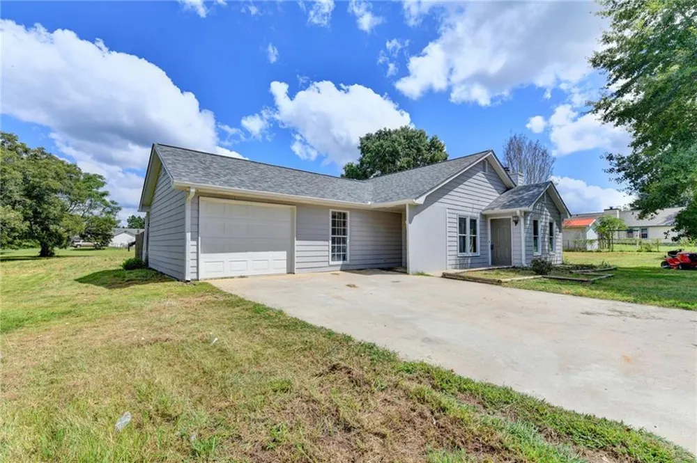 2725 Milton Bryan Drive Loganville, GA 30052