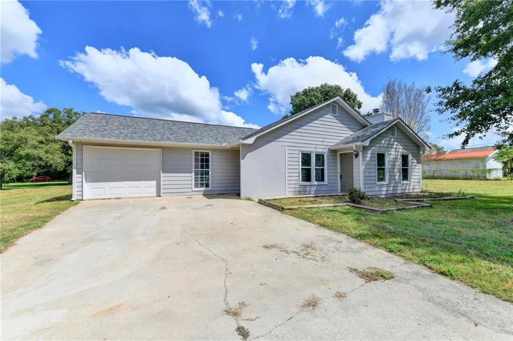 2725 Milton Bryan Drive Loganville, GA 30052