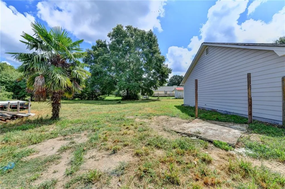2725 Milton Bryan Drive Loganville, GA 30052