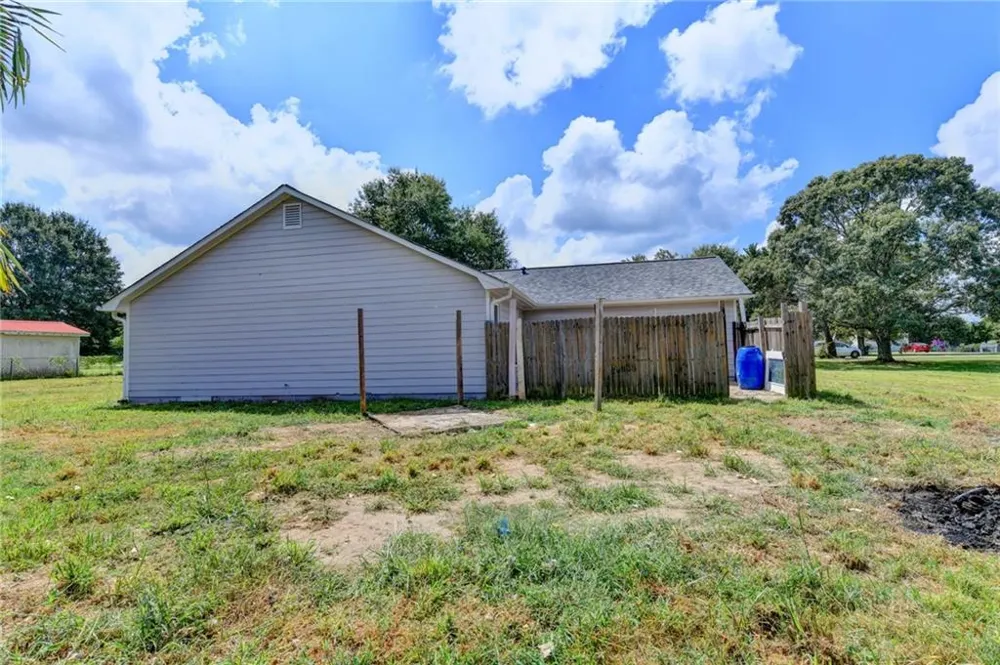 2725 Milton Bryan Drive Loganville, GA 30052