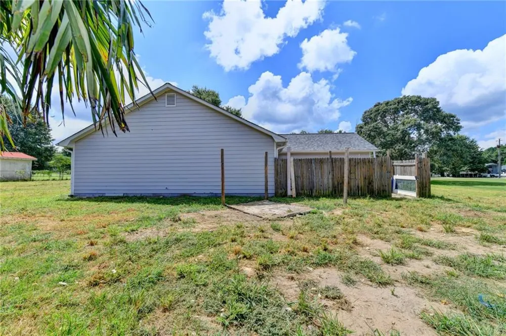 2725 Milton Bryan Drive Loganville, GA 30052