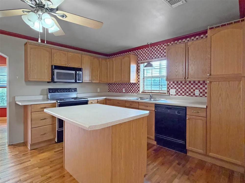 2461 FM 2118 Bagwell, TX 75412