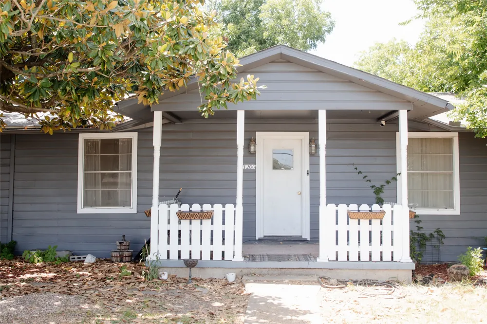 1200 S Jackson Street Kaufman, TX 75142
