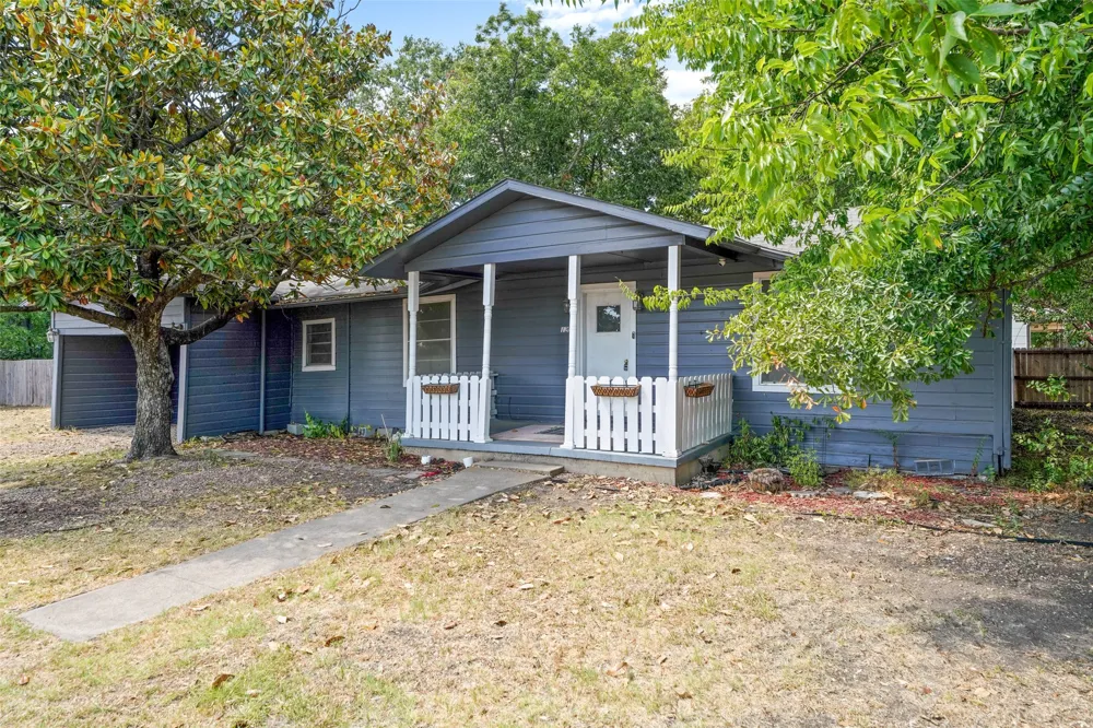 1200 S Jackson Street Kaufman, TX 75142