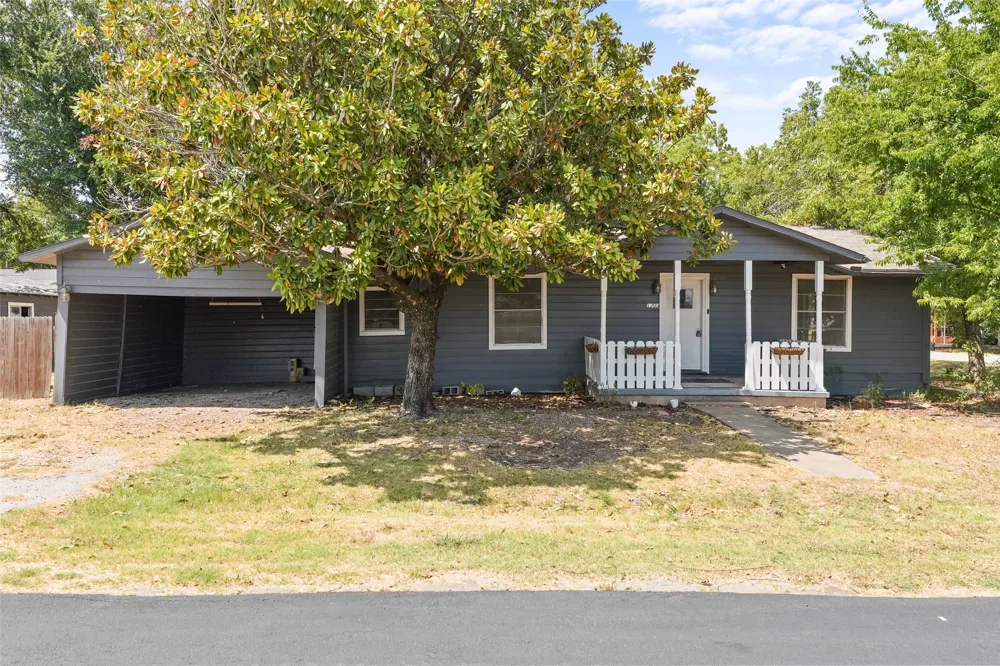 1200 S Jackson Street Kaufman, TX 75142