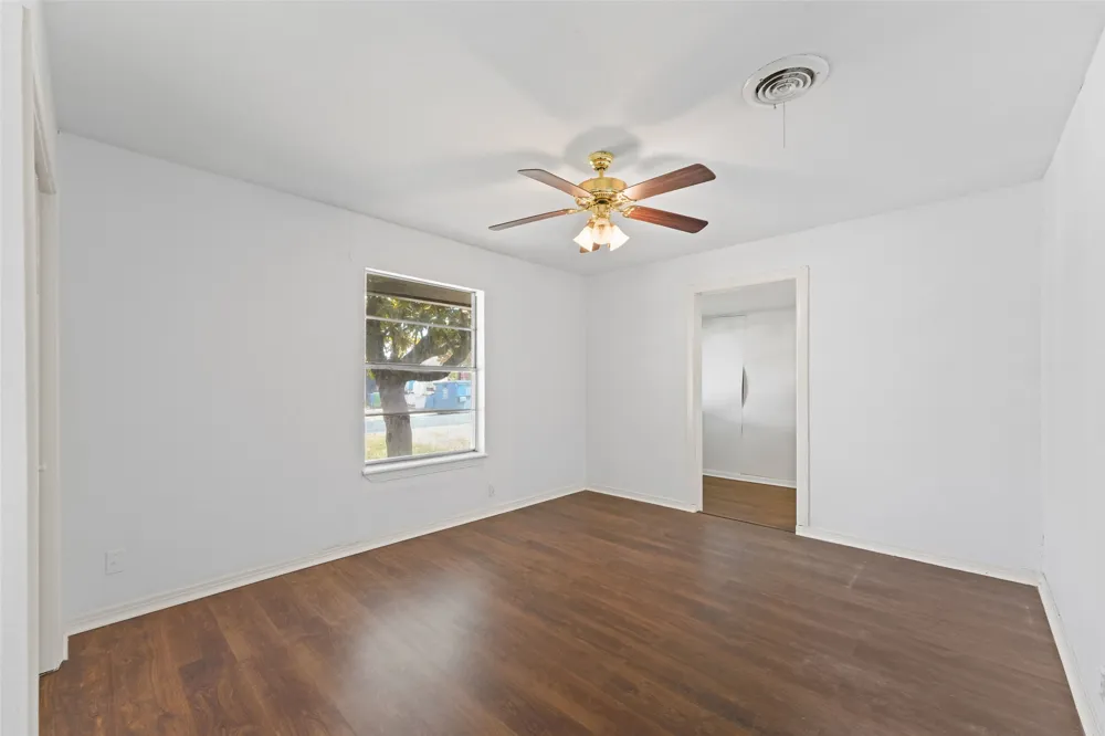 1200 S Jackson Street Kaufman, TX 75142