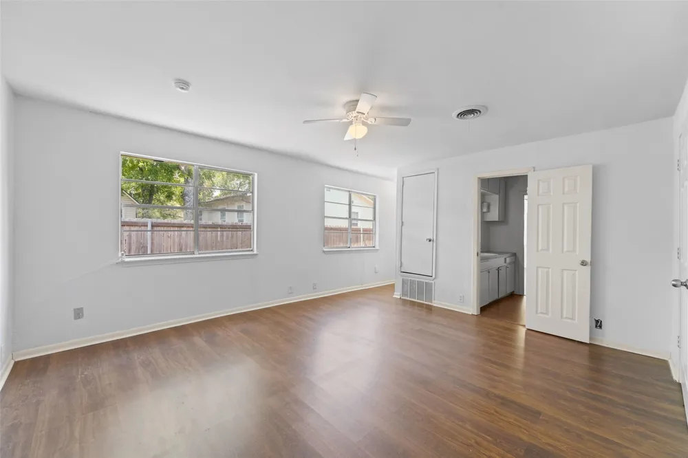 1200 S Jackson Street Kaufman, TX 75142