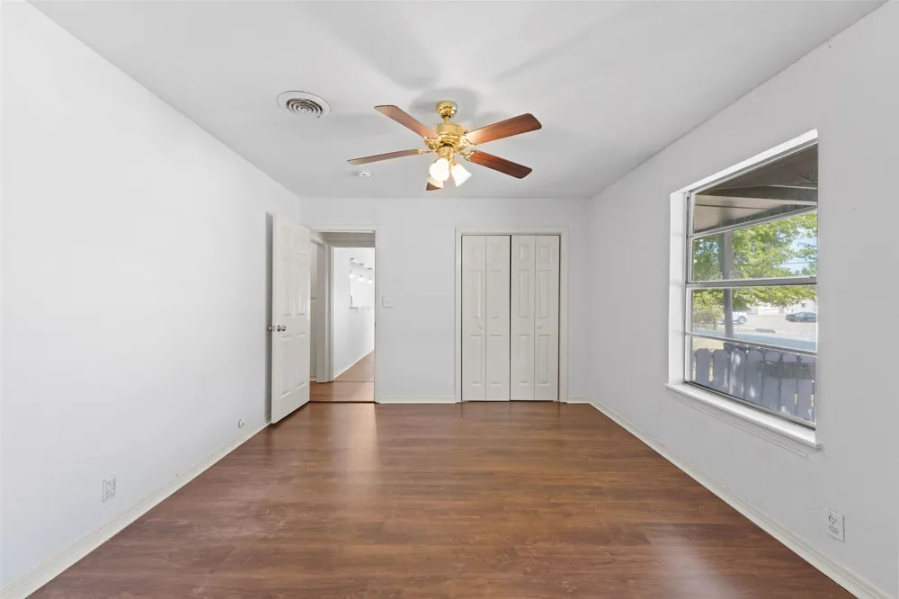 1200 S Jackson Street Kaufman, TX 75142