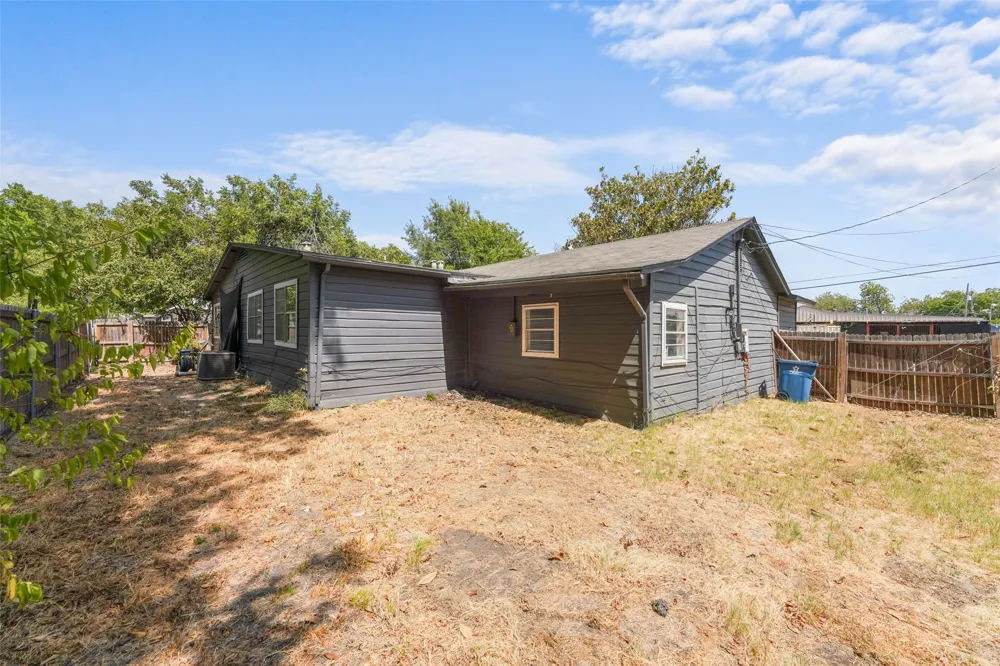 1200 S Jackson Street Kaufman, TX 75142