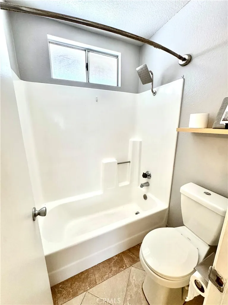 3639 Country Oaks Ontario, CA 91761