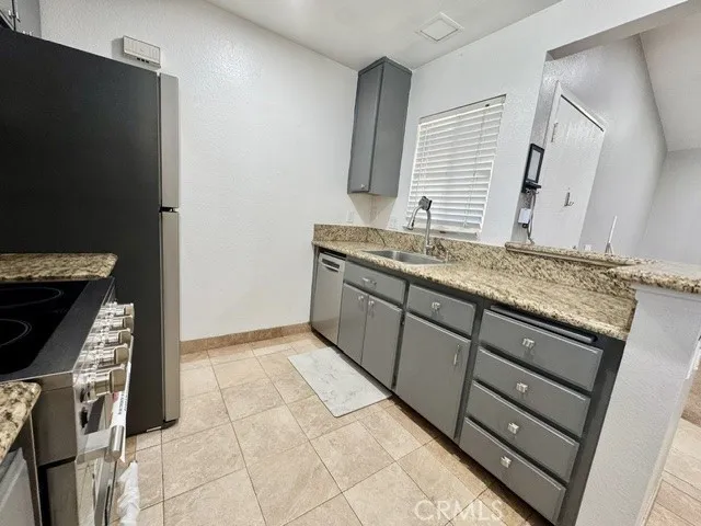 3639 Country Oaks Ontario, CA 91761