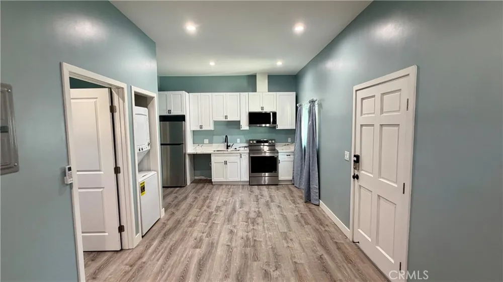 7845 Woodlake Avenue West Hills, CA 91304