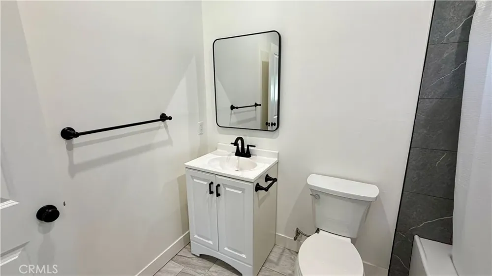 7845 Woodlake Avenue West Hills, CA 91304