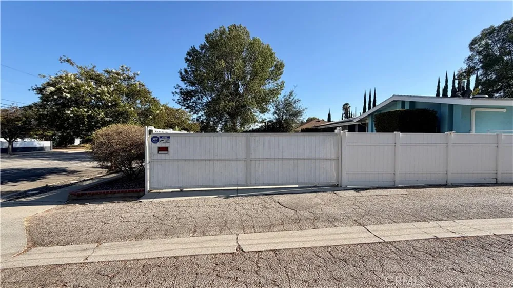 7843 Woodlake Avenue West Hills, CA 91304