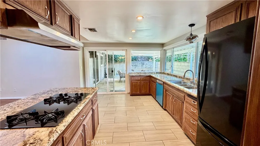 7843 Woodlake Avenue West Hills, CA 91304