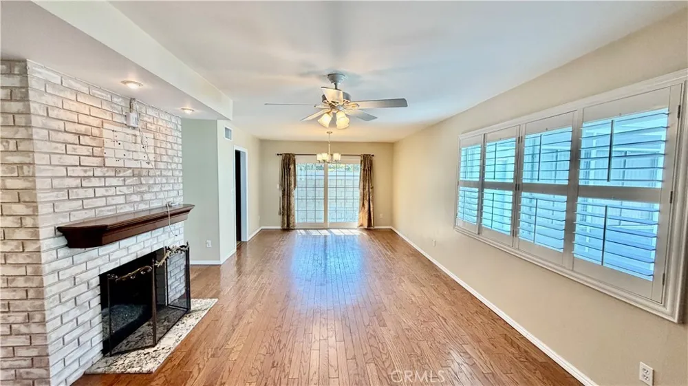 7843 Woodlake Avenue West Hills, CA 91304