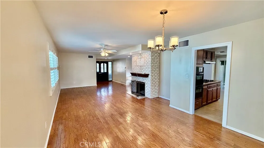 7843 Woodlake Avenue West Hills, CA 91304