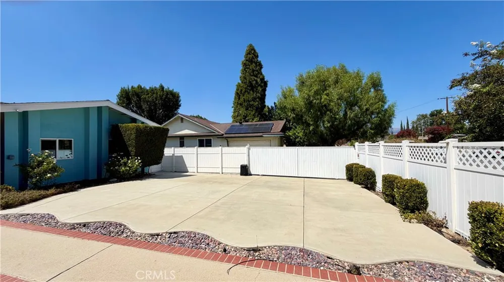 7843 Woodlake Avenue West Hills, CA 91304