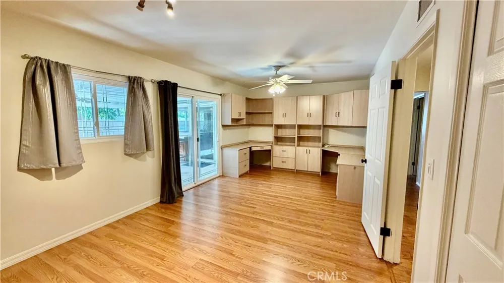 7843 Woodlake Avenue West Hills, CA 91304