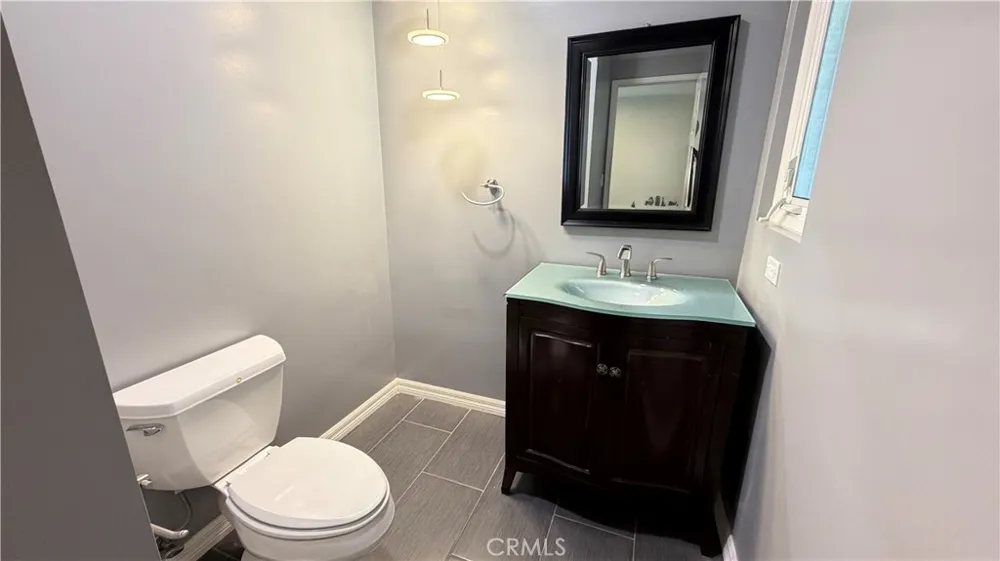 7843 Woodlake Avenue West Hills, CA 91304