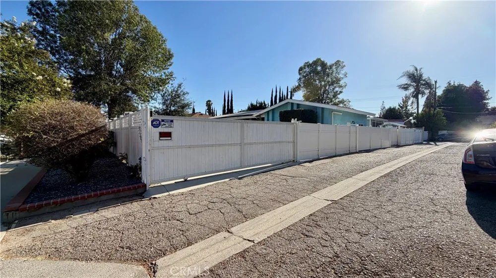 7843 Woodlake Avenue West Hills, CA 91304