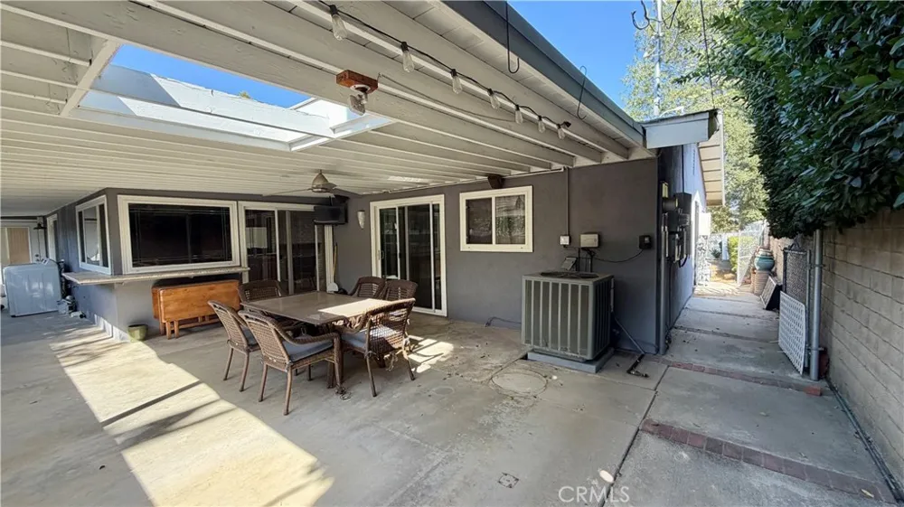 7843 Woodlake Avenue West Hills, CA 91304