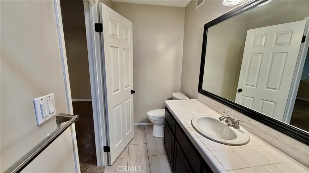 7843 Woodlake Avenue West Hills, CA 91304