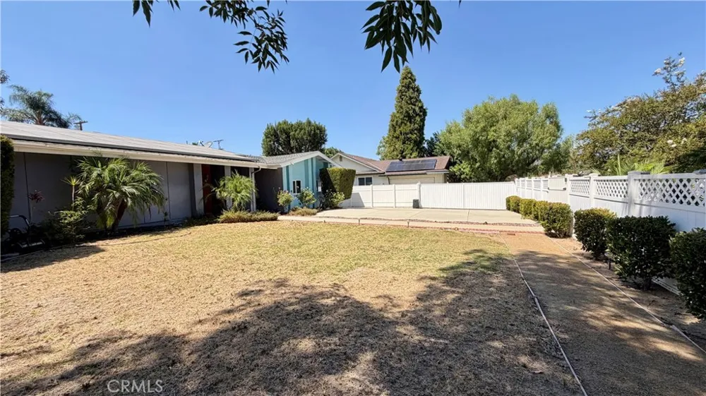 7843 Woodlake Avenue West Hills, CA 91304