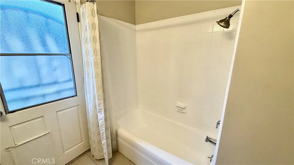 7843 Woodlake Avenue West Hills, CA 91304