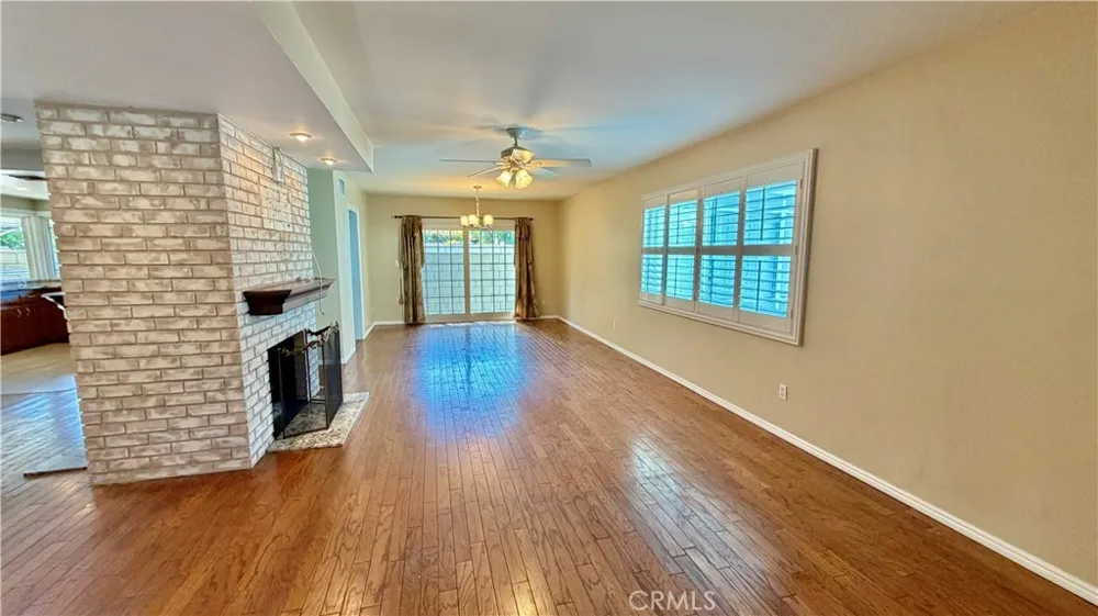 7843 Woodlake Avenue West Hills, CA 91304
