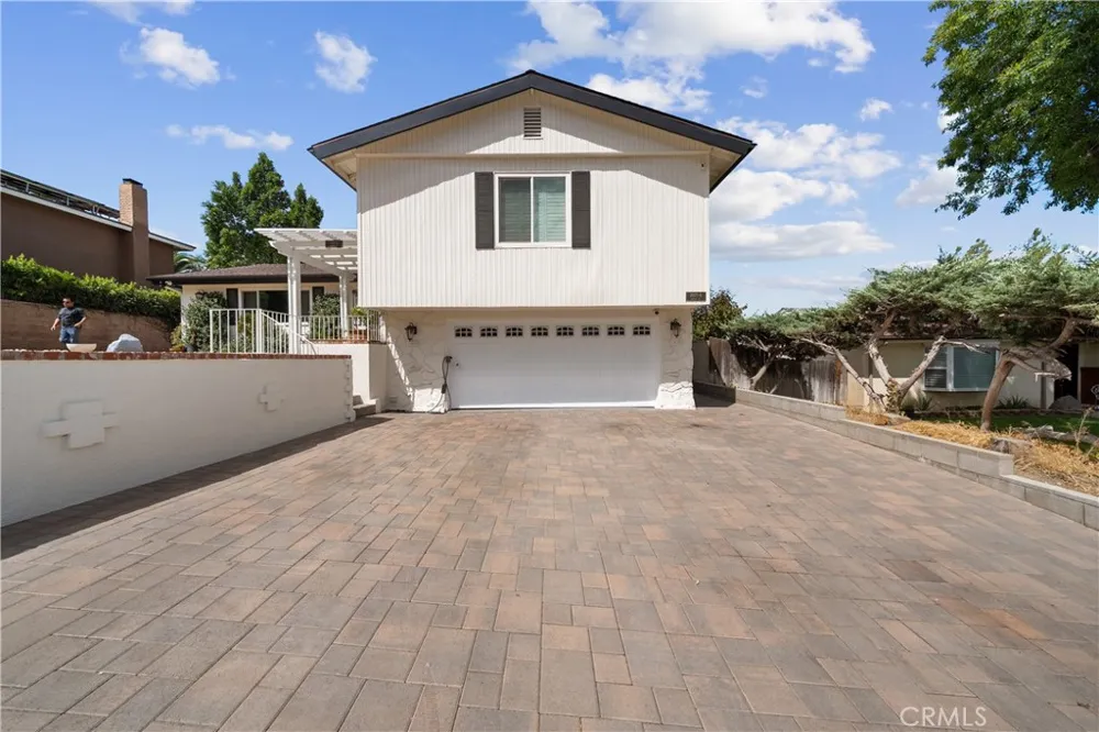 26173 Abdale Newhall, CA 91321