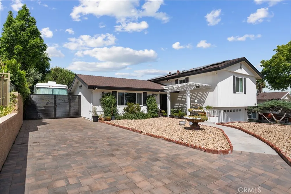 26173 Abdale Newhall, CA 91321