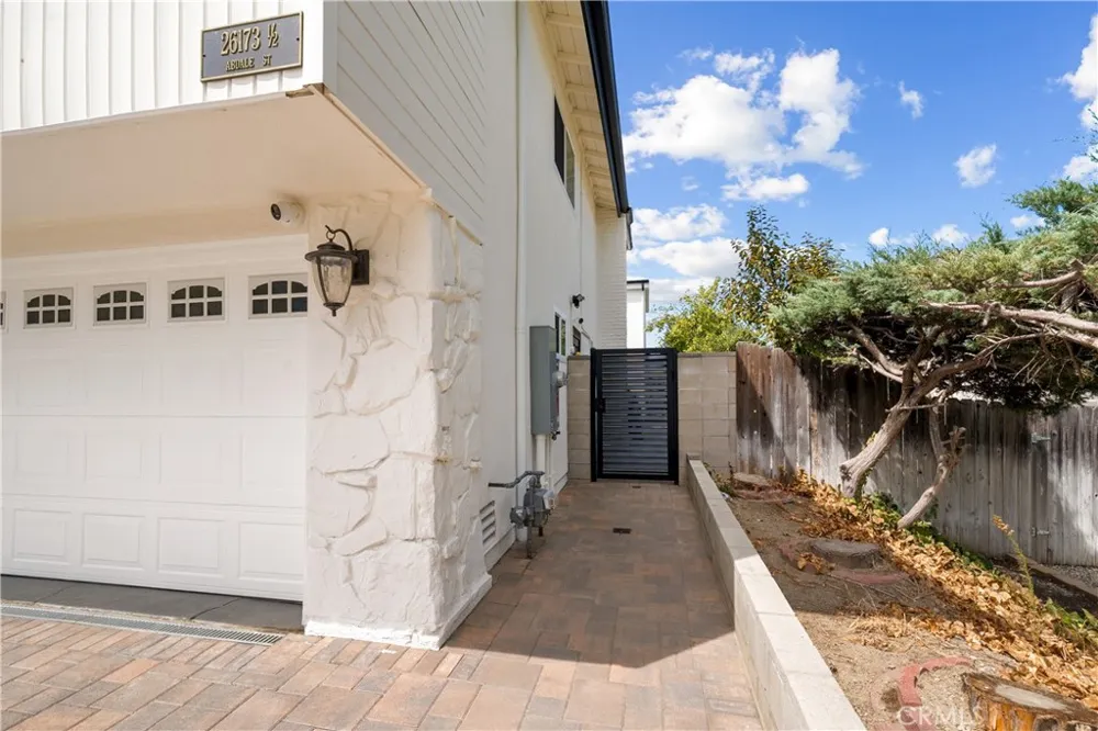 26173 Abdale Newhall, CA 91321