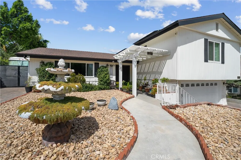 26173 Abdale Newhall, CA 91321