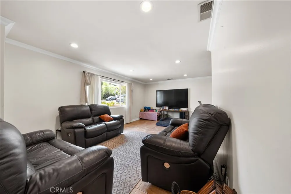 26173 Abdale Newhall, CA 91321