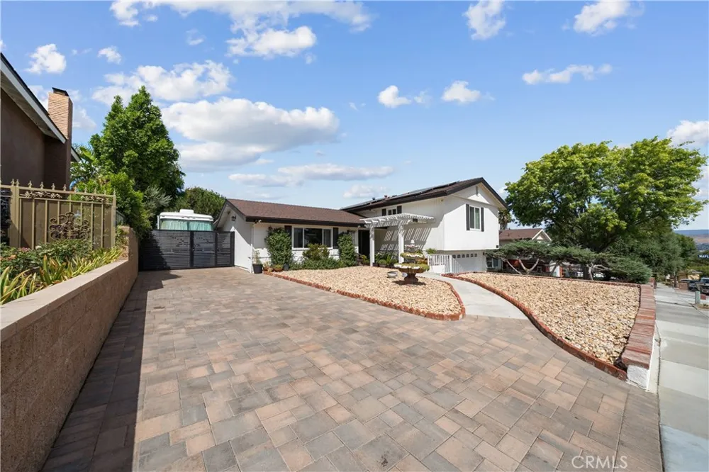 26173 Abdale Newhall, CA 91321