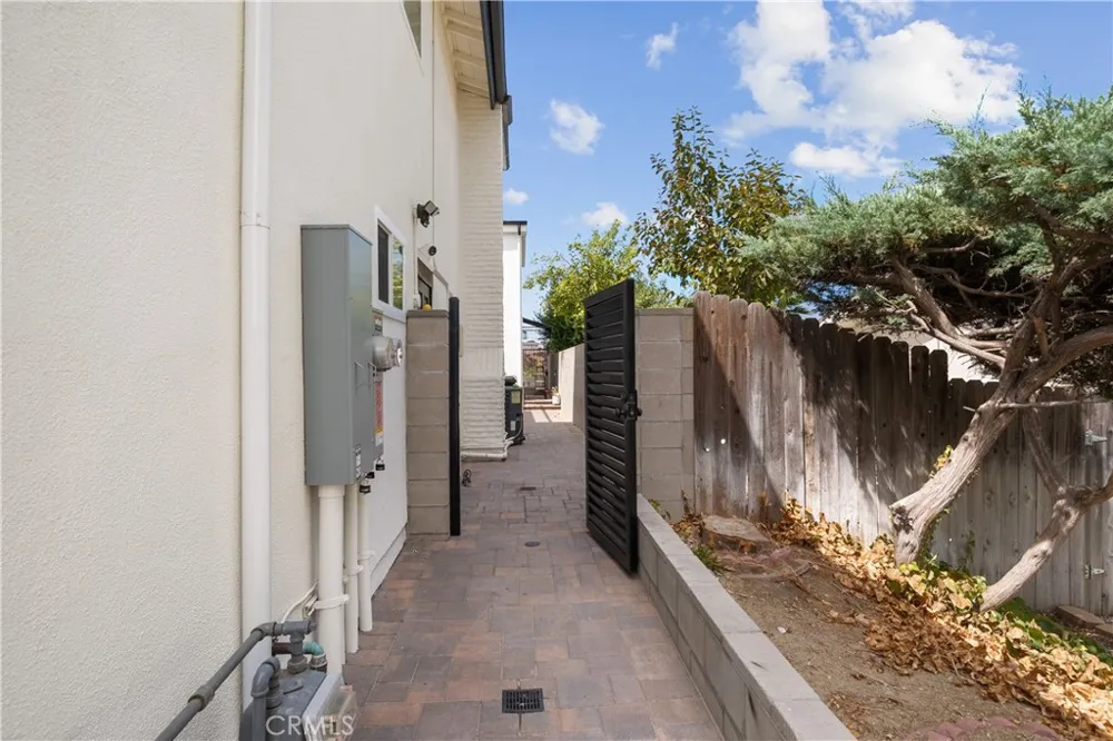 26173 Abdale Newhall, CA 91321