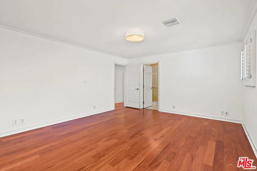 860 Bronze Lane Los Angeles, CA 90049