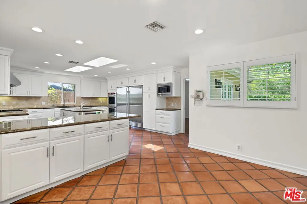 860 Bronze Lane Los Angeles, CA 90049