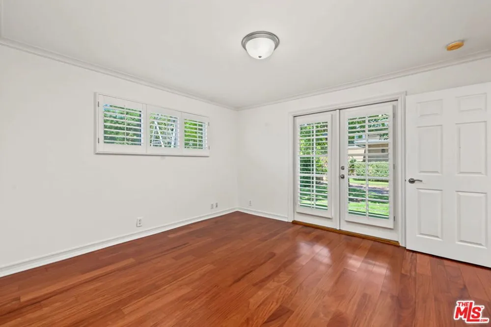 860 Bronze Lane Los Angeles, CA 90049