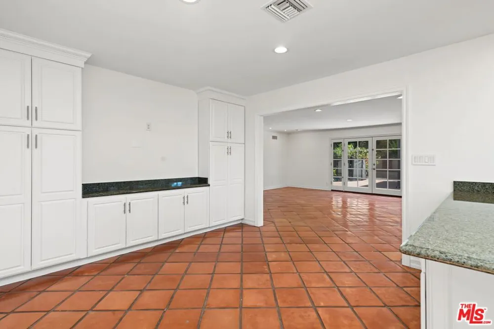 860 Bronze Lane Los Angeles, CA 90049