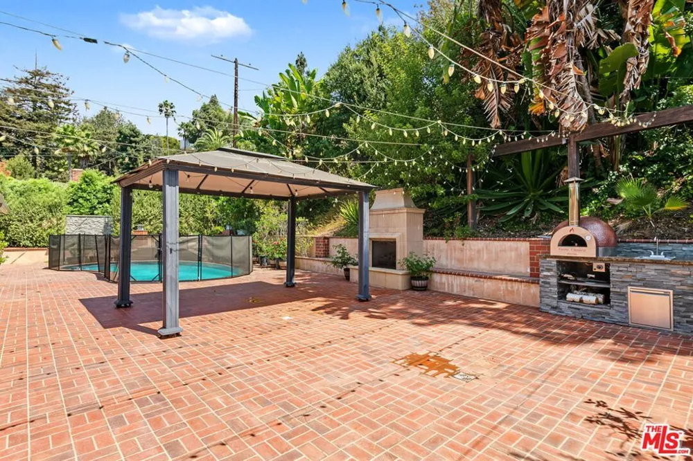 860 Bronze Lane Los Angeles, CA 90049