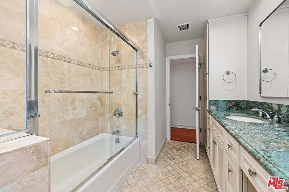 860 Bronze Lane Los Angeles, CA 90049