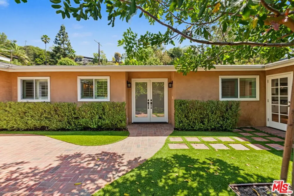 860 Bronze Lane Los Angeles, CA 90049