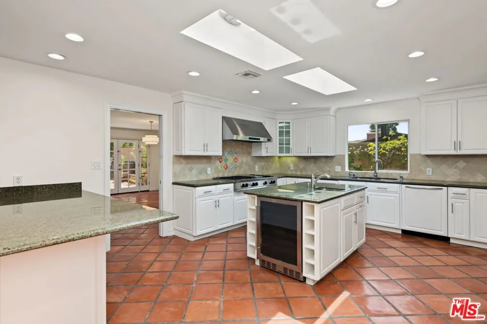 860 Bronze Lane Los Angeles, CA 90049