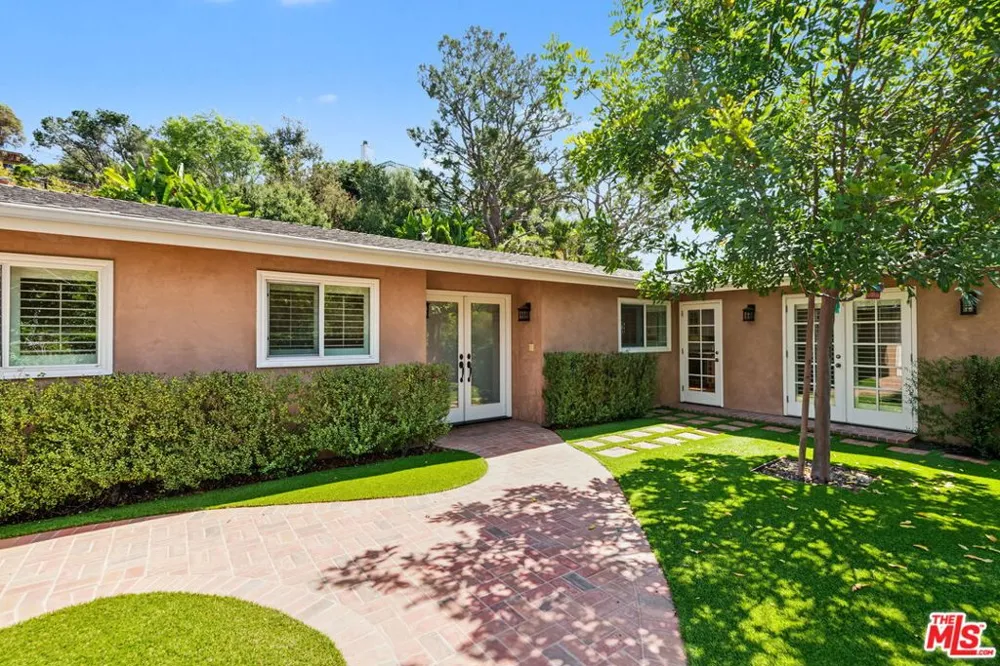 860 Bronze Lane Los Angeles, CA 90049