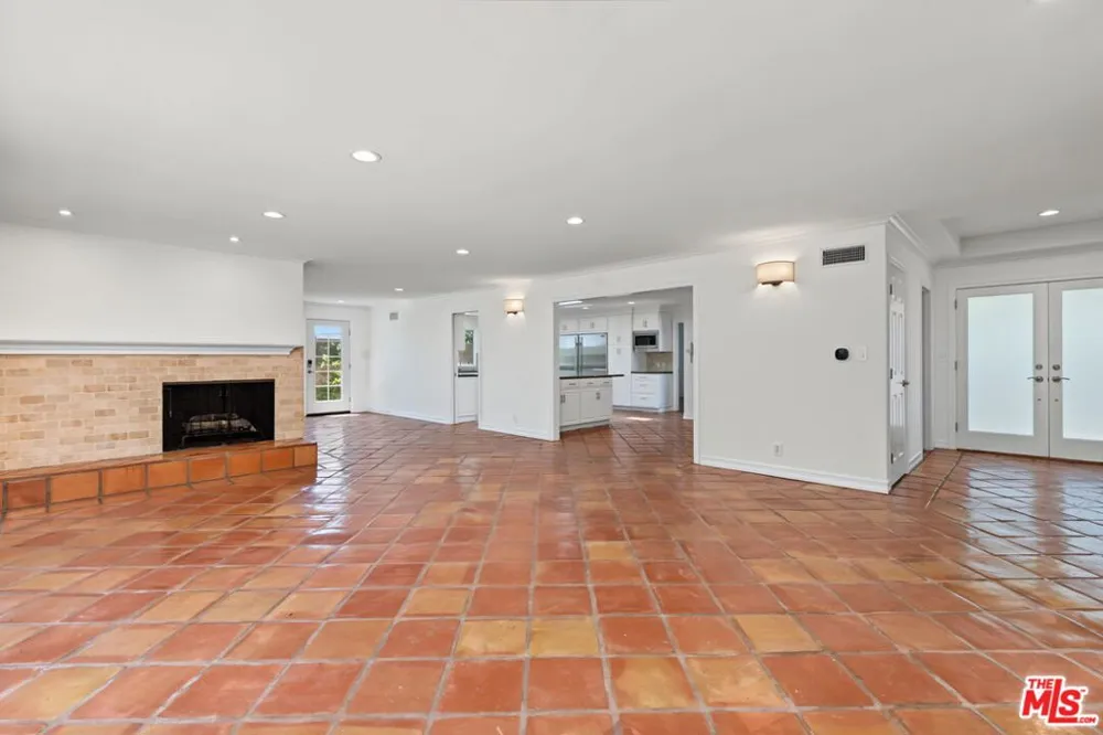860 Bronze Lane Los Angeles, CA 90049