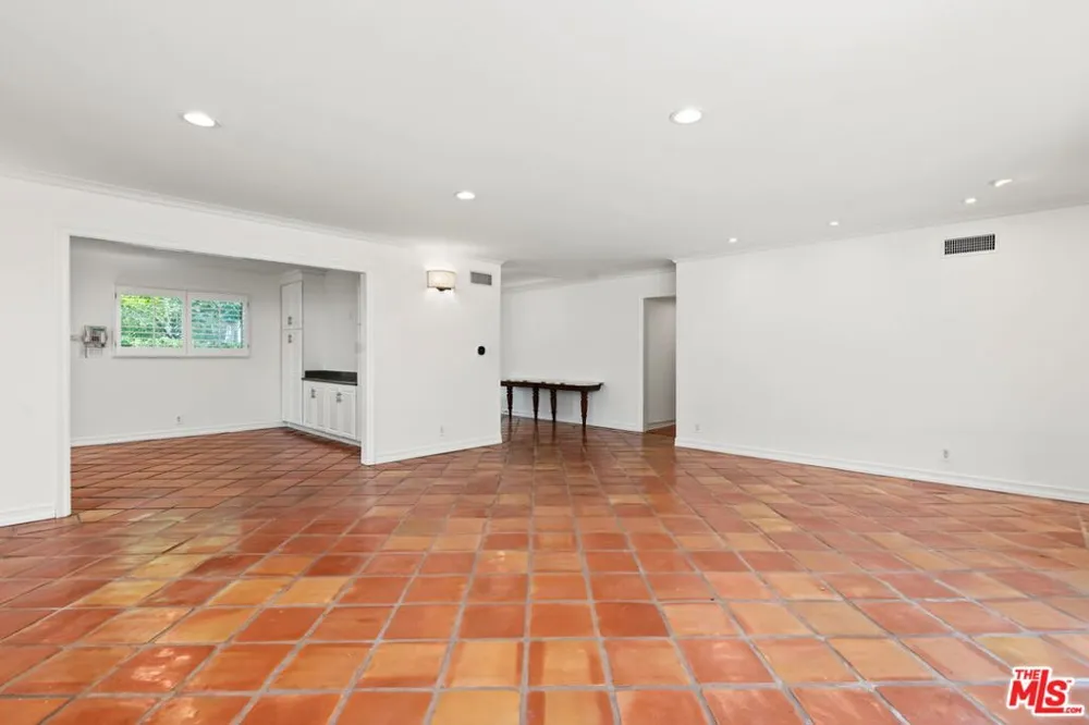 860 Bronze Lane Los Angeles, CA 90049